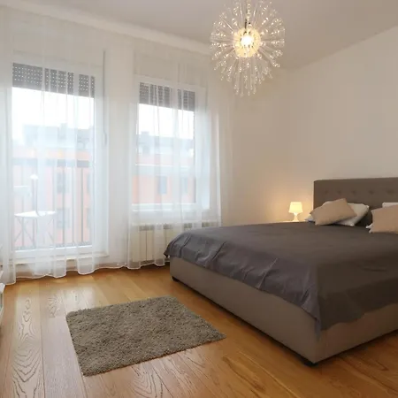 Savada Delta - Stan Na Dan Novi דירה