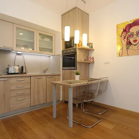 Savada Delta - Stan Na Dan Novi * Beograd